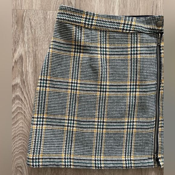 Abercrombie & Fitch Mini Skirt - Picture 3 of 5